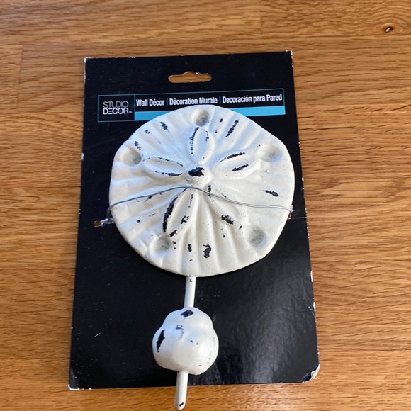 Studio Decor Other - NWOT WALL HOOK - sand dollar design
